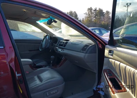 2005 Toyota Camry Xle V6 z USA, uszkodzony, nr VIN 4T1BF30K15U109671